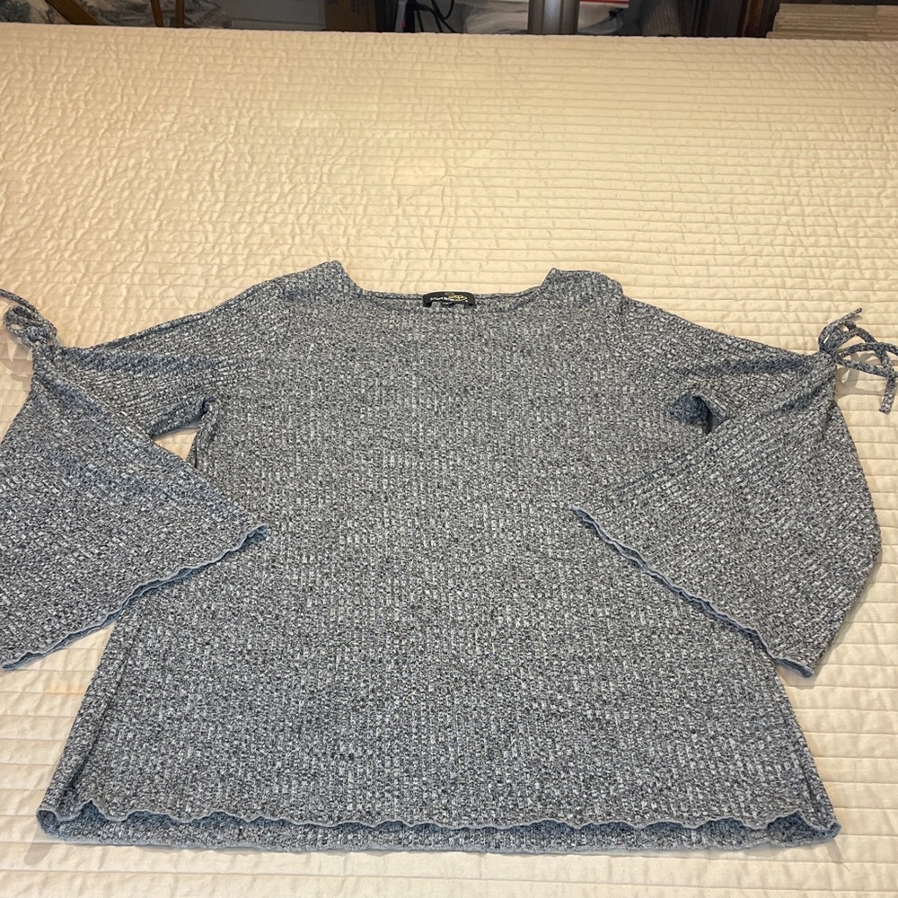 Suzanne Betro Gray Sweater WOMENS SIZE L PULLOVER BELL SLEEVES